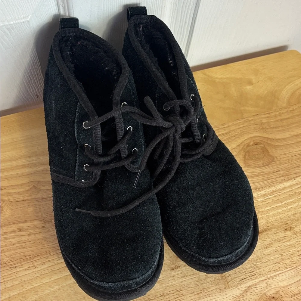 UGG Men's Black Chukka Boots Size 6 S/N 1017320 women’s size 7